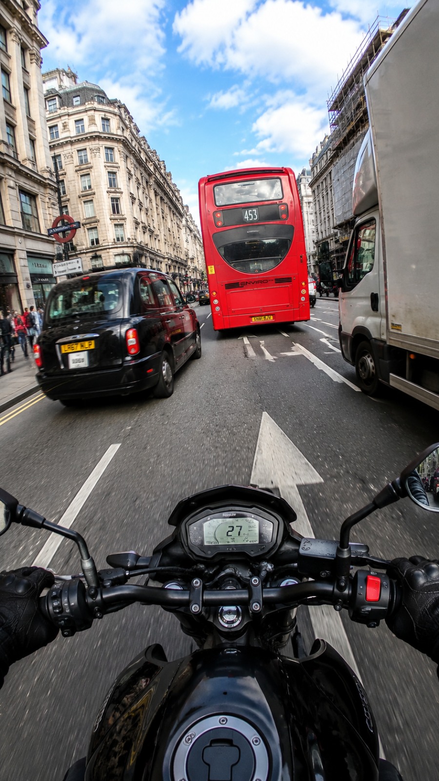 AI Video Prompt: London Traffic POV Ride